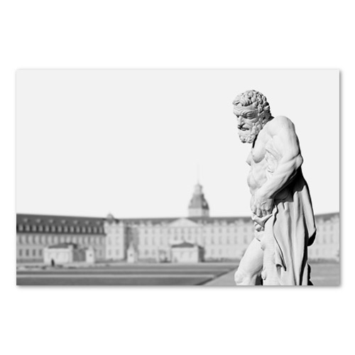 Statue-vor-Schloss-Karlsruhe