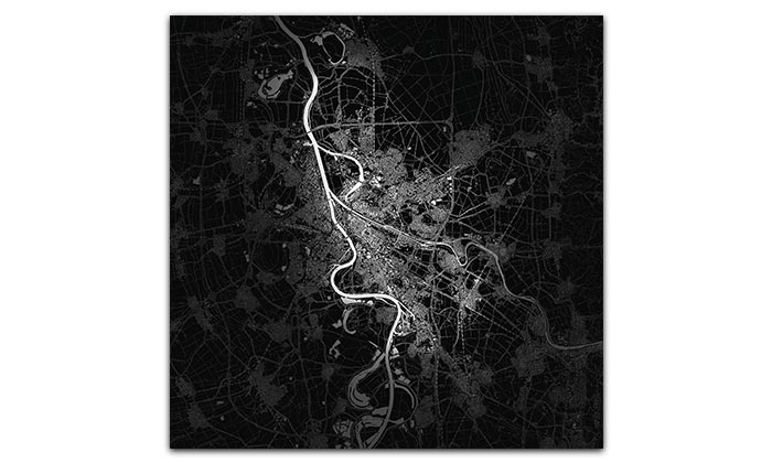 Ein quadratisches Wandbild. Es zeigt eine Karte vom Stadtgebiet von Mannheim und der näheren Umgebung. Karteninhalte wie Straßen, Gebäude und Gewässer sind weiß dargestellt vor tiefschwarzem Hintergrund.